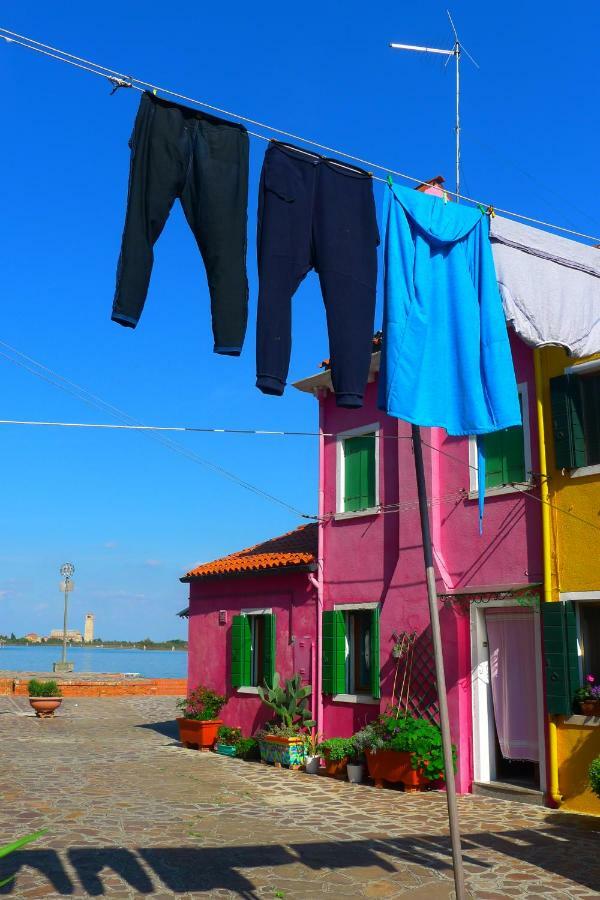 Night Galleria Holiday Home - Bed & Art In Burano - The Pink House Экстерьер фото