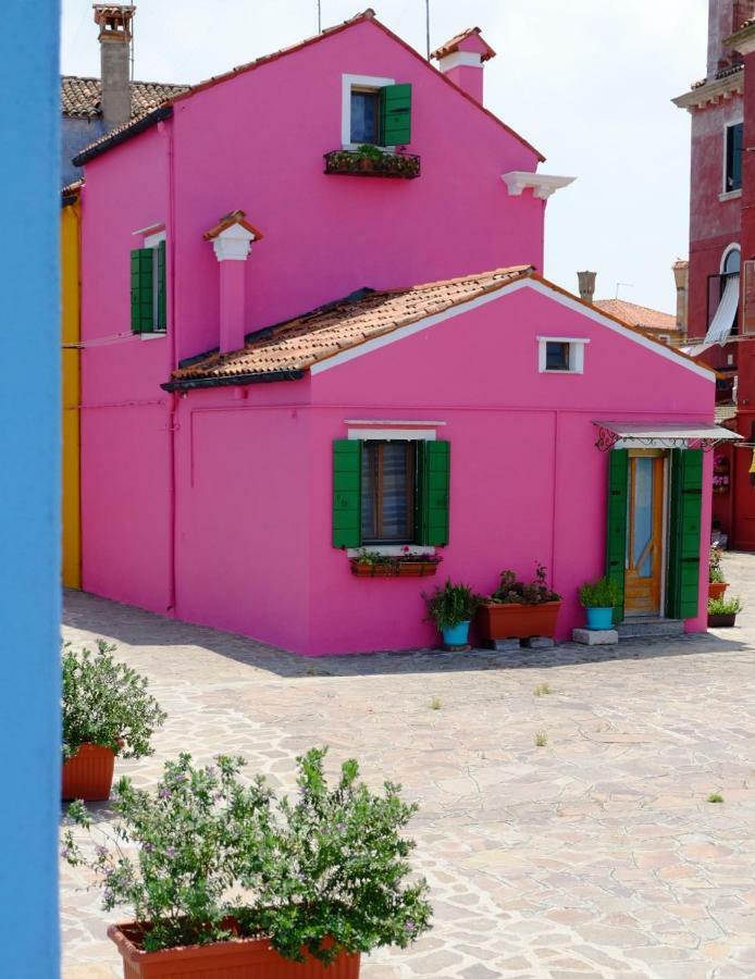 Night Galleria Holiday Home - Bed & Art In Burano - The Pink House Экстерьер фото